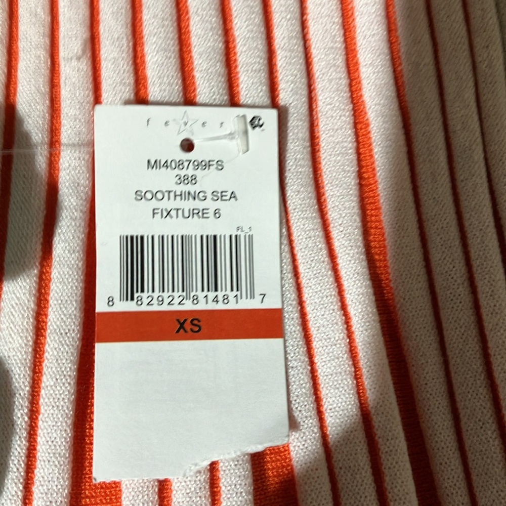 Beautiful spring/summer sweater. Size XS. Figure flattering ribbing. - Picture 6 of 6